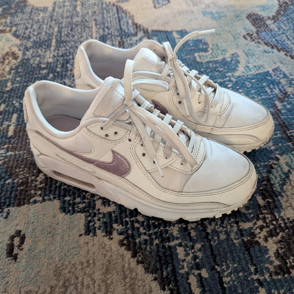 Nike Women's Athletic Shoes - White and Light Purple